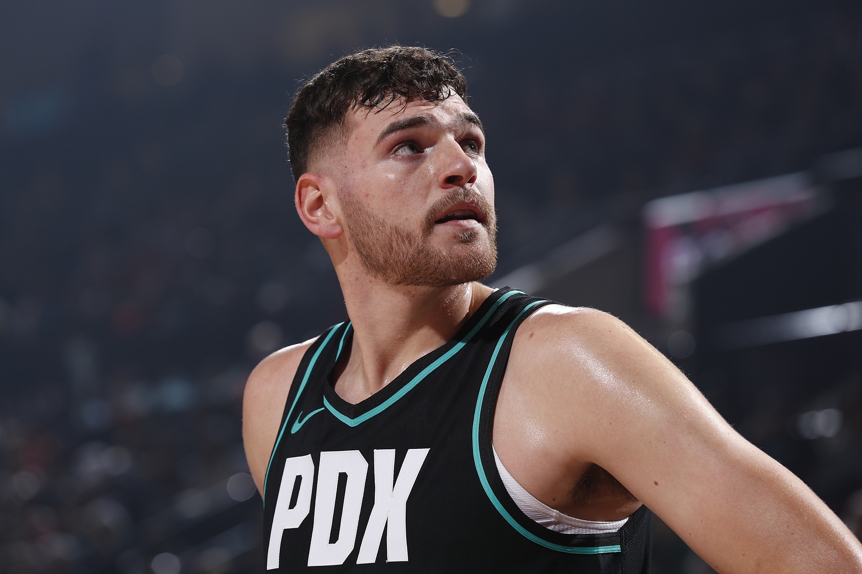 同曦主场力克上海迎开门红，啦啦队劲舞助威